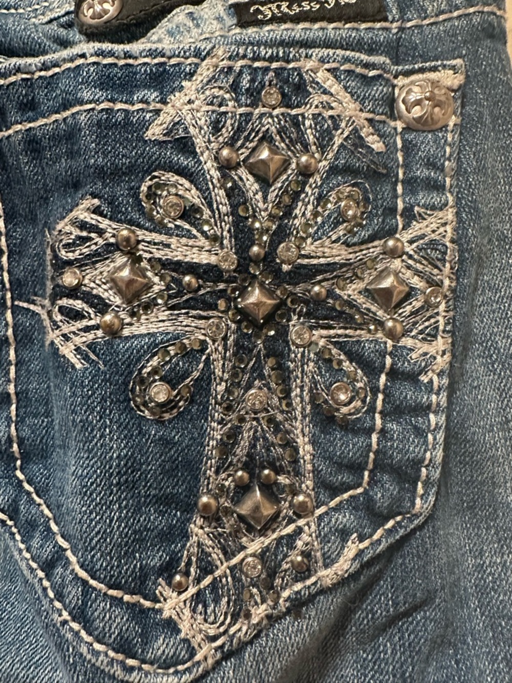 Miss Me Studded Cross Pocket Distressed
Boot Cut Jeans Size 26 - Picture 7 of 10